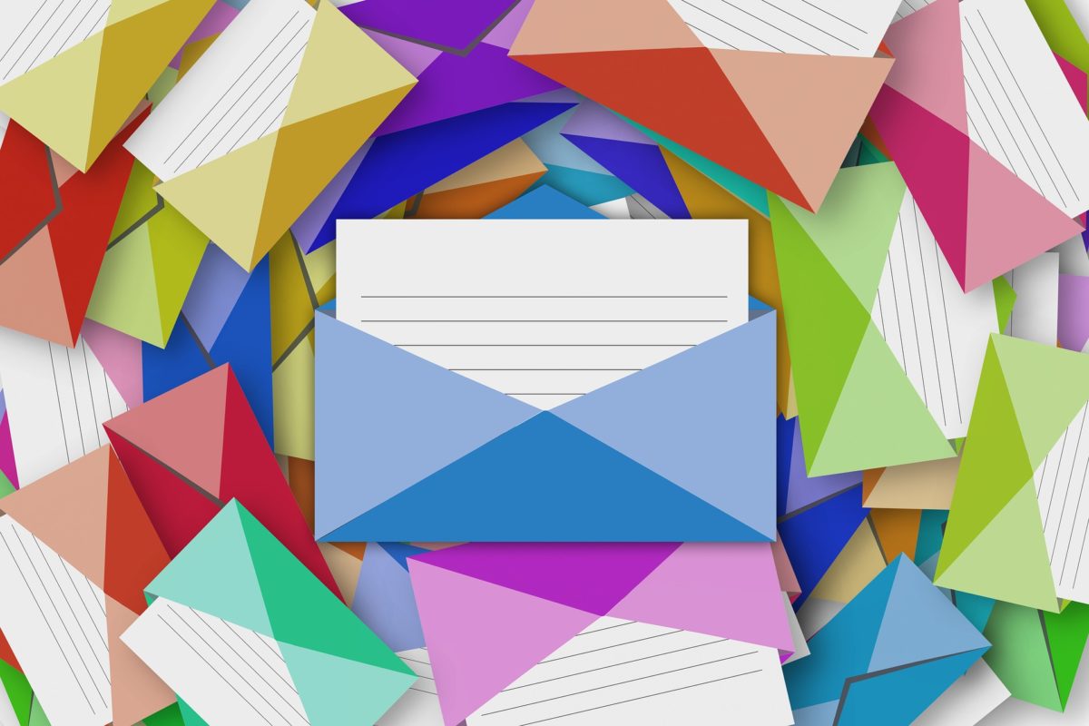 Enveloppe et courriel coloré